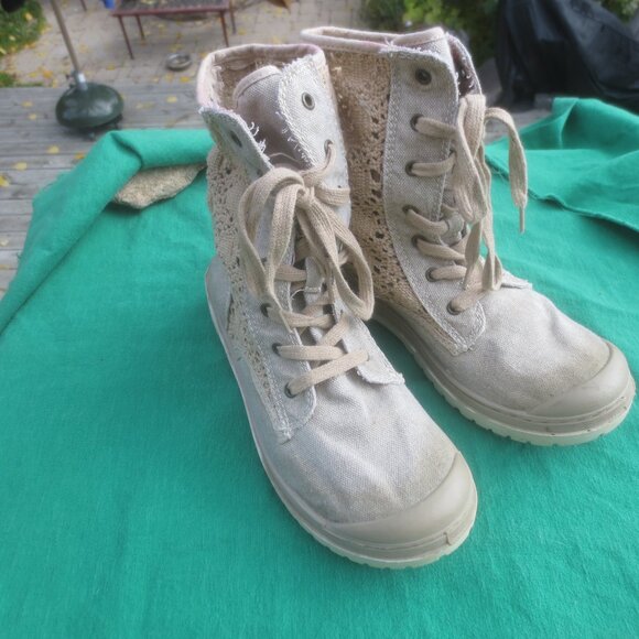 Women's Canvas Casual Boots with Crochet Side Styling Accent - Size 7. - Picture 5 of 14